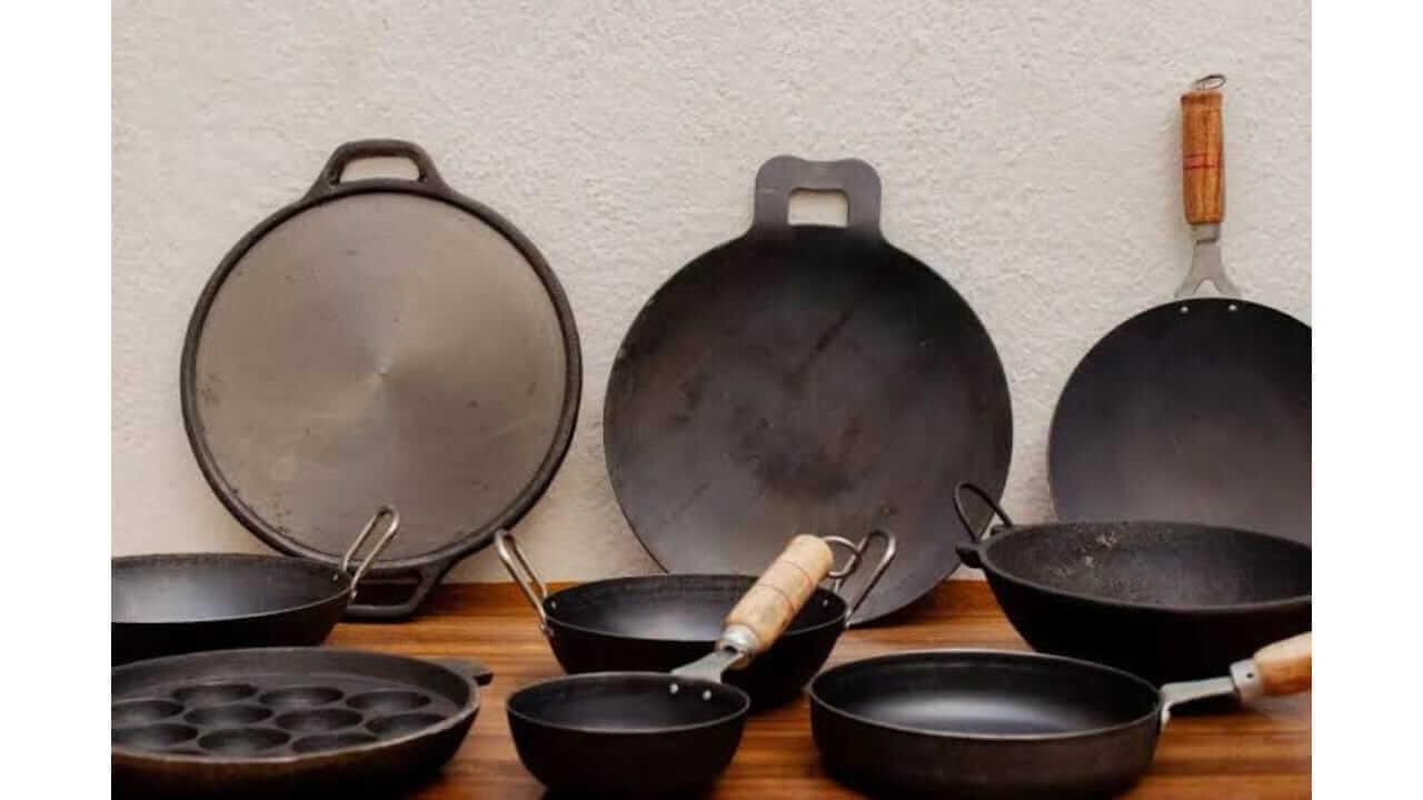 लोखंडी कढईत कधीच शिजवू नका ‘हे’ पदार्थ, आरोग्यावर होतील दुष्परिणाम…
