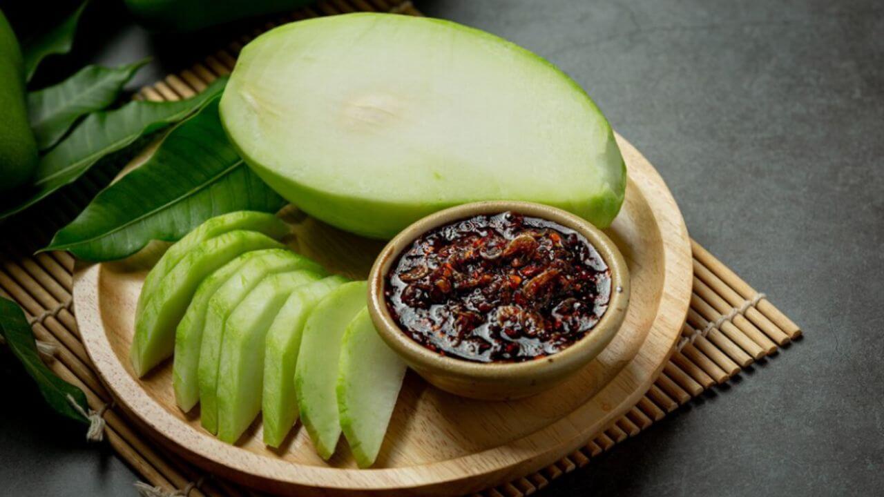 Kairichi Chutney:  झटपट बनवा कैरीची आंबट-गोड चटणी, वाचा सोपी रेसिपी