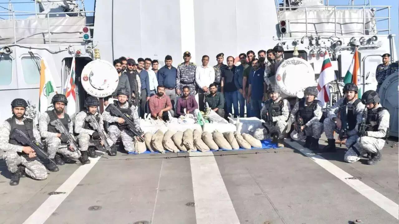 Gujarat Drugs: धक्कादायक, गुजरातच्या समुद्रात सापडलं 1800 कोटींचं ड्रग्ज