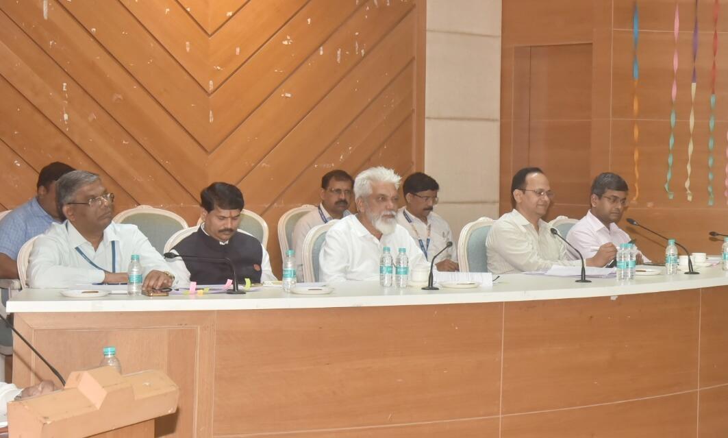 शिक्षकांवरील अशैक्षणिक कामे कमी करणार, शालेय शिक्षण मंत्री दादाजी भुसे यांची ग्वाही