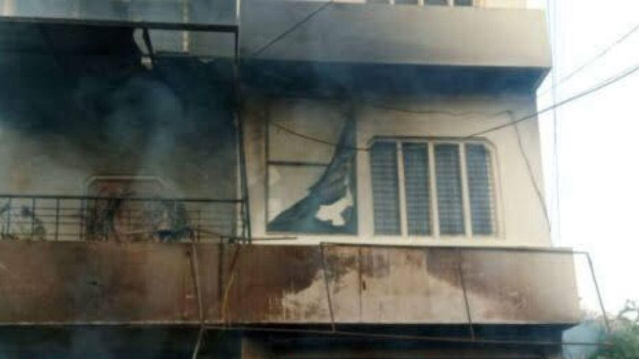छत्रपती संभाजीनगरात चोरट्यांमुळे बँकेला लागली आग, संपूर्ण शाखा जळून खाक