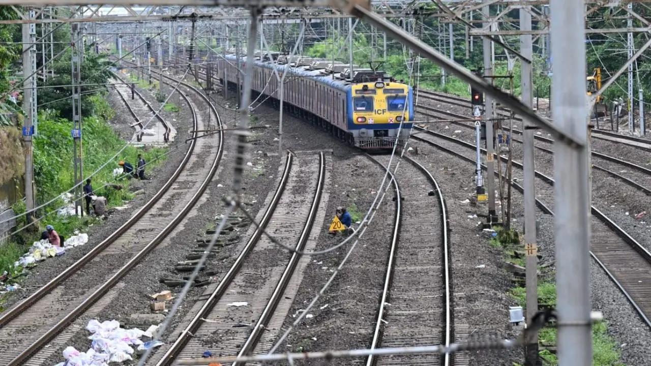 रविवारी मुंबईत मध्य-हार्बर मार्गावर रेल्वेचा मेगाब्लॉक; ब्लॉकचे वेळापत्रक पाहून प्रवासाचे नियोजन करा