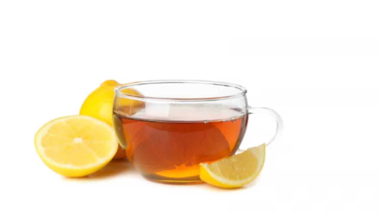 दुधाचा चहा सोडून प्या लिंबूचा चहा, आरोग्याला मिळतील फायदेच फायदे