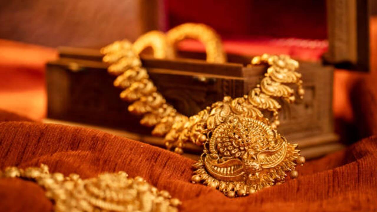 आज सराफा बाजारात सोन्याच्या दरात किंचित घसरण; चांदीचे दर स्थिर!