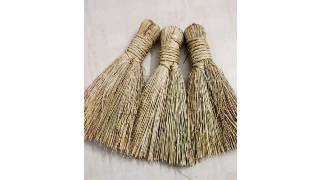 वास्तुनुसार झाडू ठेवण्याची योग्य जागा आणि पद्धत कोणती? जाणून घ्या…