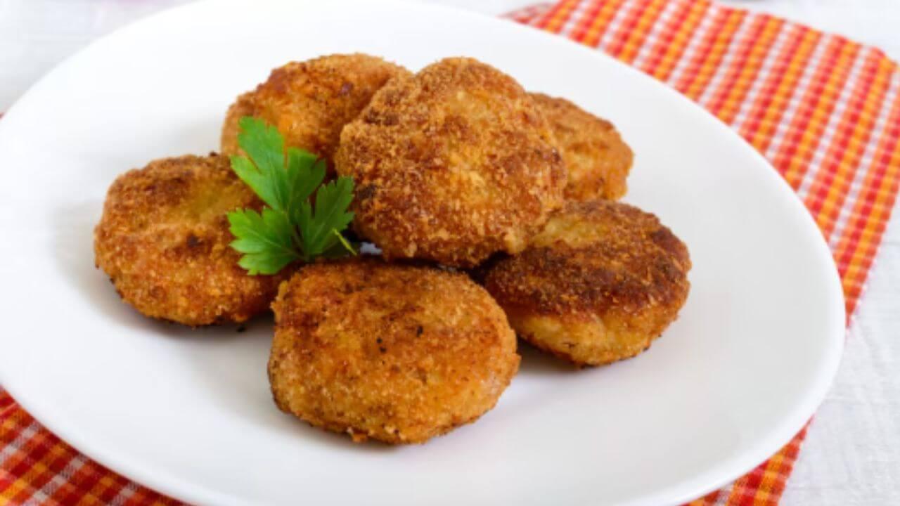 मुलांच्या डब्यासाठी बनवा पौष्टिक मूग कटलेट, सोपी आहे रेसिपी