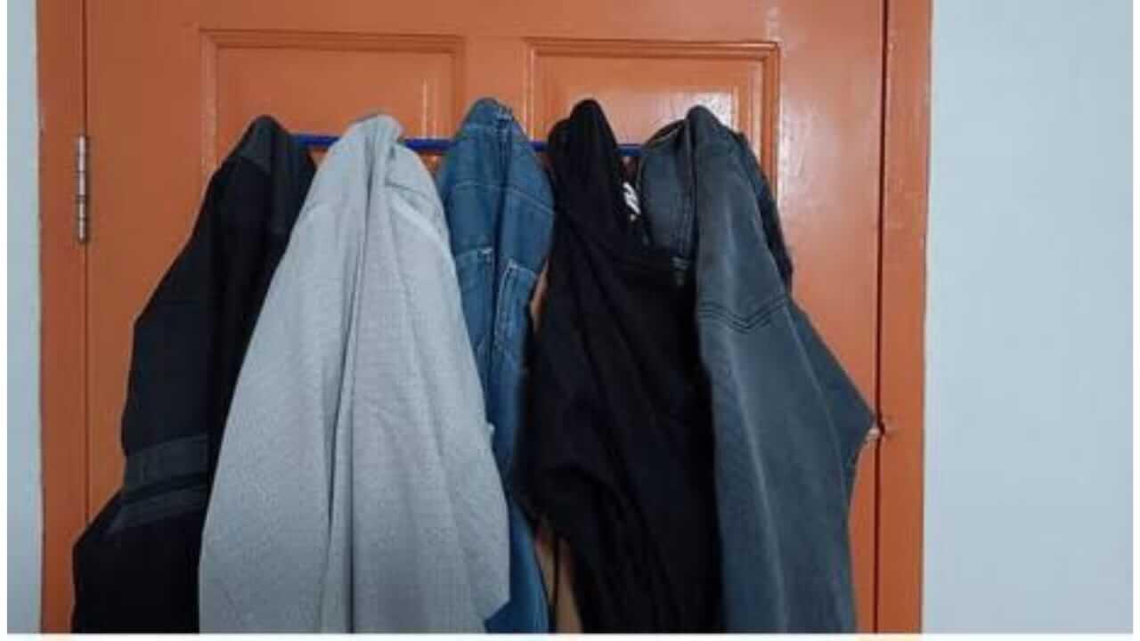 तुम्हीही दारामागे कपडे लटकवता का? काय सांगतं वास्तूशास्त्र जाणून घ्या…