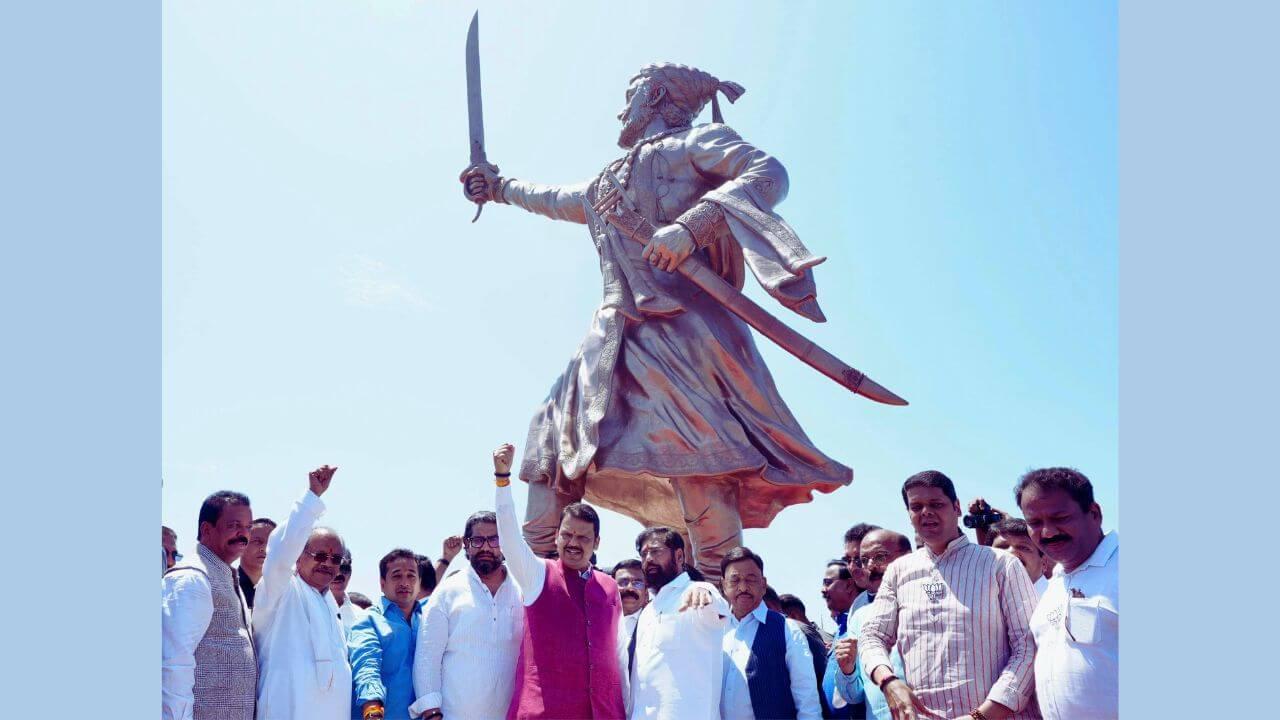 मालवणात शिवरायांचा पुतळा पुन्हा एकदा दिमाखात उभा, पूजनानंतर काय म्हणाले CM फडणवीस?