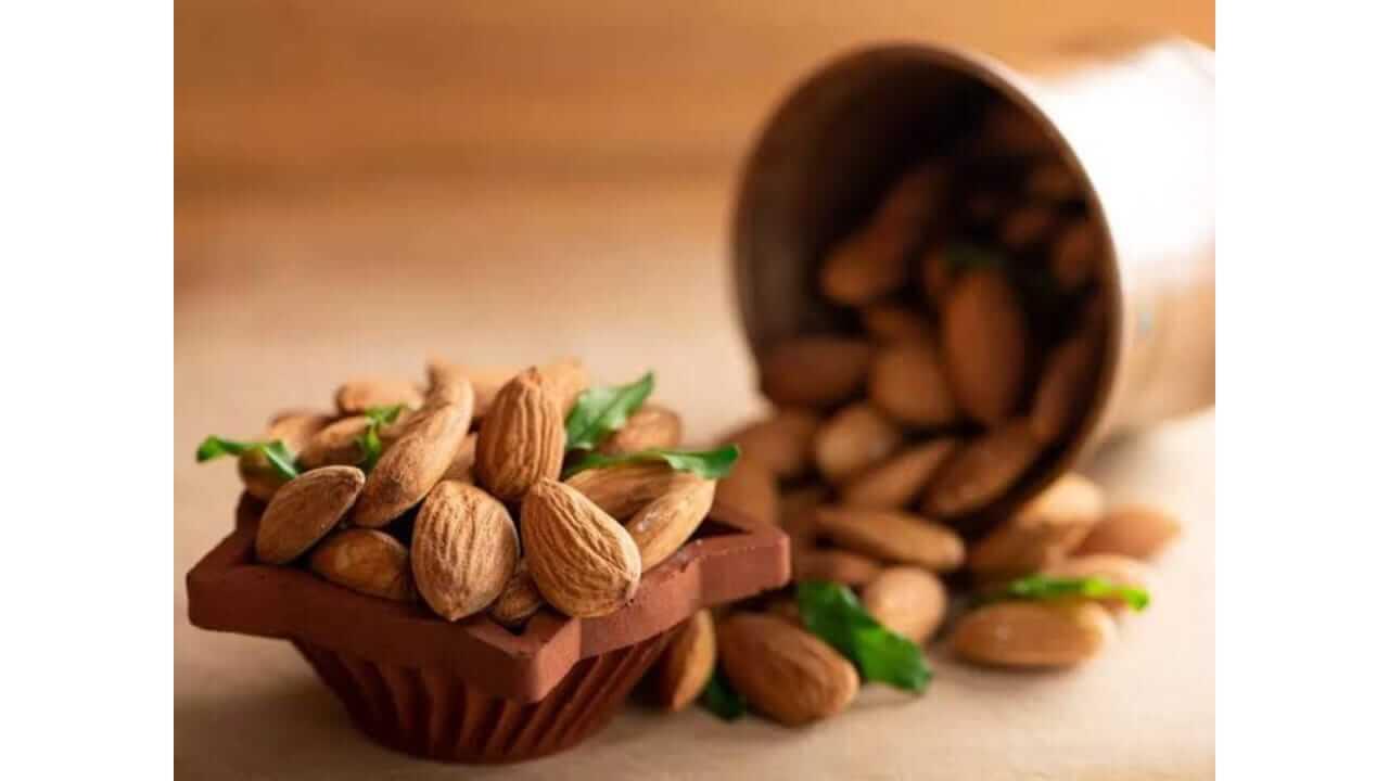 जास्त बदाम खाण्याचे दुष्परिणाम! फायद्याऐवजी होईल नुकसान