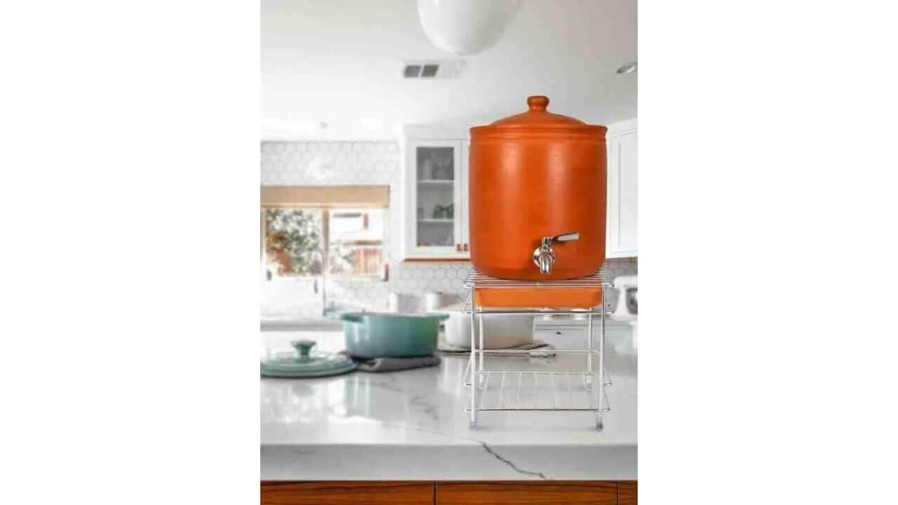 पाण्याचा माठ ठेवण्याची योग्य दिशा कोणती? जाणून घ्या