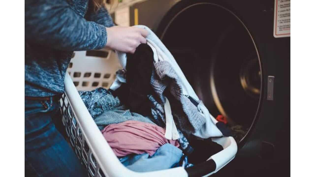 चुकूनही रात्री कपडे धुवू नका, आयुष्यात ‘हे’ नुकसान सहन करावे लागेल, जाणून घ्या कारण…