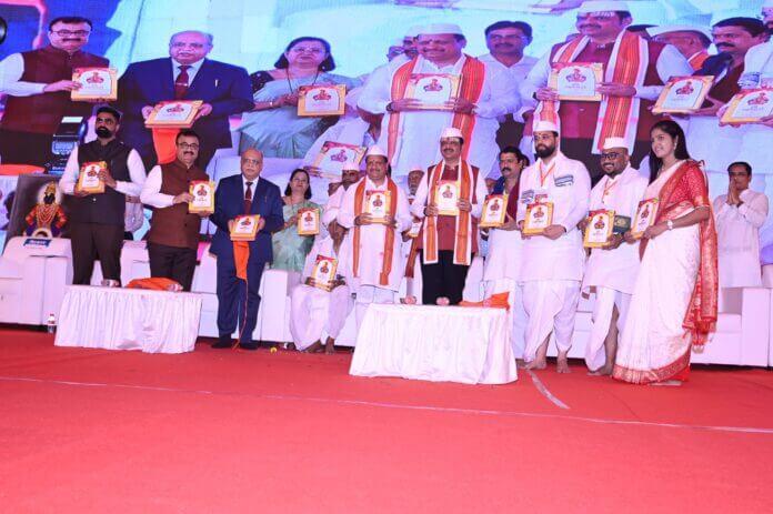 वारी करणाऱ्यांच्या जीवनात वेगळा आनंद निर्माण होतो, गितेतला विचार वारीमध्ये दिसतात, मुख्यमंत्र्यांचे प्रतिपादन