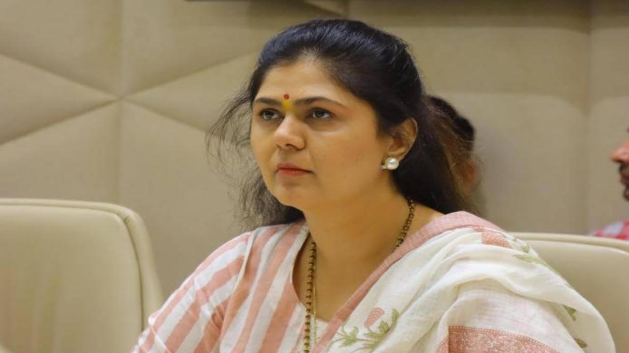 पशुवैद्यकीय दवाखान्याचे बांधकाम ‘टाईप प्लॅन’ नुसार तयार करा, मंत्री पंकजाताई मुंडे यांचे निर्देश