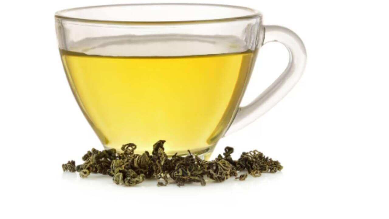 दुधाच्या चहाऐवजी प्या ग्रीन टी, वजन तर कमी होईलच ताणतणावही नाहीसा होईल