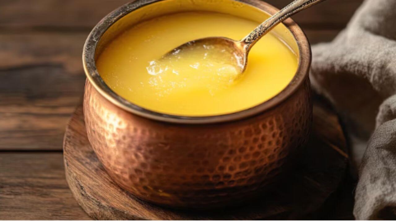 आहारात समाविष्ट करा गाईचे तूप, केस पांढरे होणे थांबेल, दूर होईल बद्धकोष्ठता