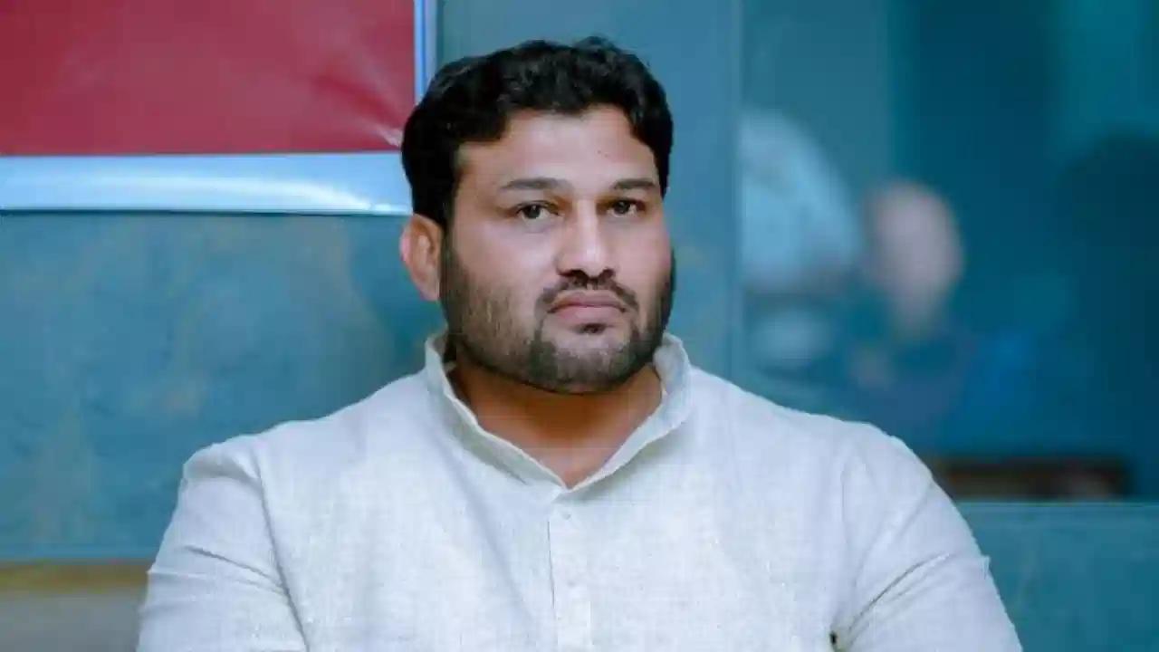 चंद्रहार पाटील शिंदेंच्या शिवसेनेत गेले; संजय राऊतांनी केलं स्पष्ट भाष्य