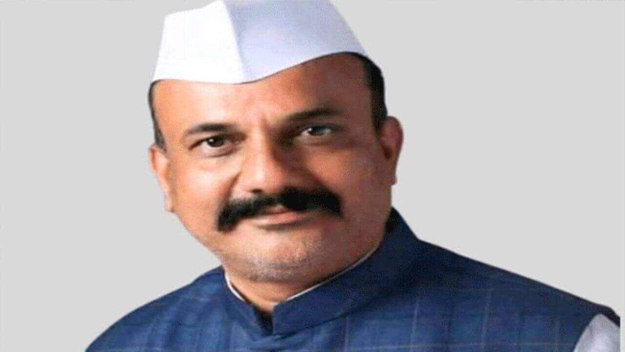 महाराष्ट्राच्या स्वाभिमानाला नख लावणा-या उपमुख्यमंत्री एकनाथ शिंदेंनी राजीनामा द्यावा, हर्षवर्धन सपकाळ यांची मागणी