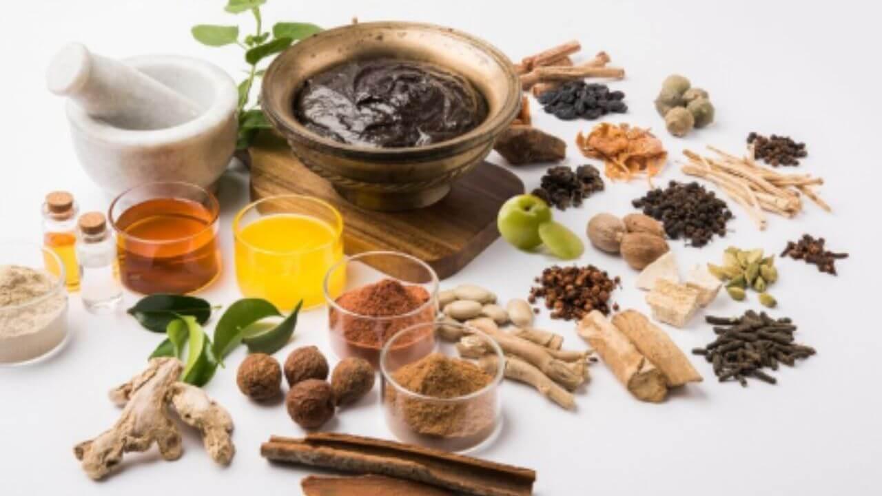 पुरुषांमध्ये फर्टिलिटी वाढवण्यासाठी उपयुक्त आहेत ‘हे’ आयुर्वेदिक उपाय, मिळतील अनेक फायदे