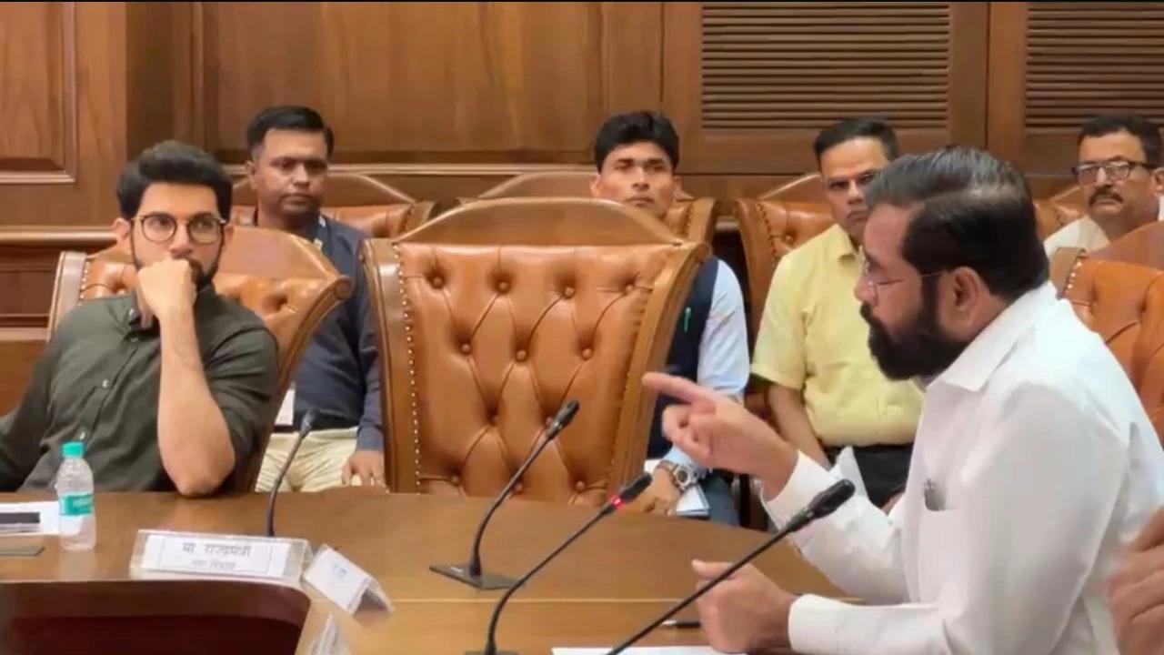 शिवसेनेचा मिठी नदी गाळ उपसा घोटाळ्यावरून आदित्य ठाकरेंवर निशाणा, व्यंगचित्रातून बोचरी टीका