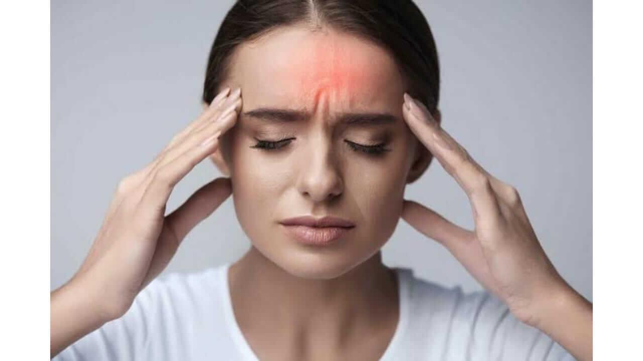 अर्धशिशी म्हणजे काय? जाणून घ्या कारणे आणि लक्षणे