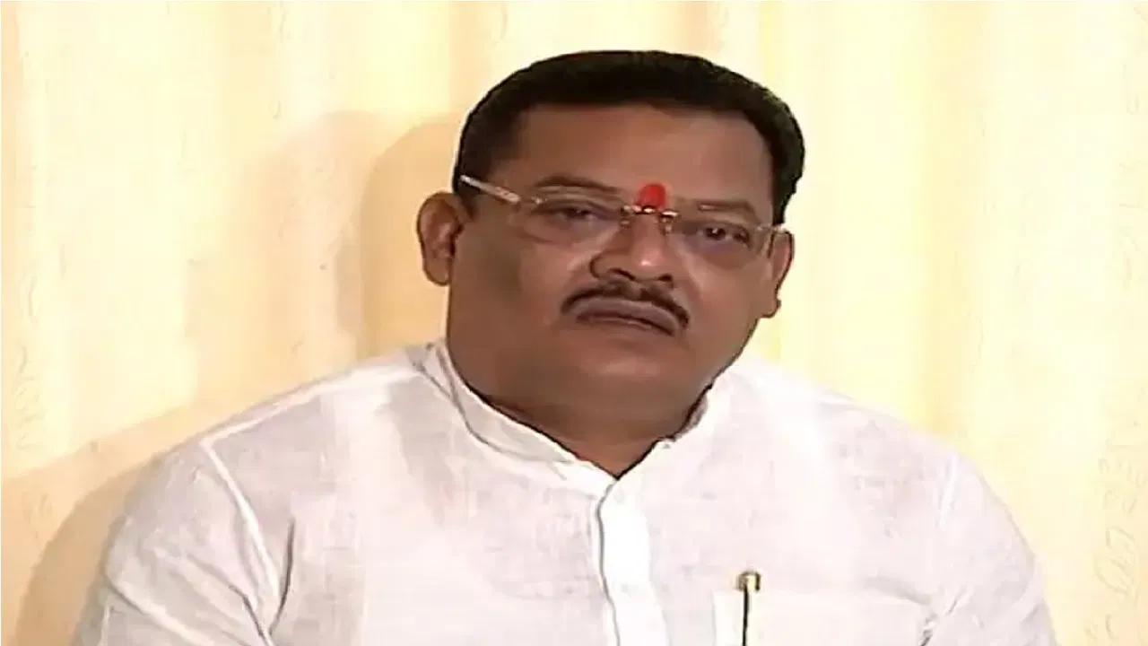 मंत्री संजय शिरसाटांचा पाय दिवसेंदिवस खोलात; पैशांची बॅग, हातात सिगारेट व्हिडिओ संजय राऊतांकडून ट्वीट, सत्य काय?