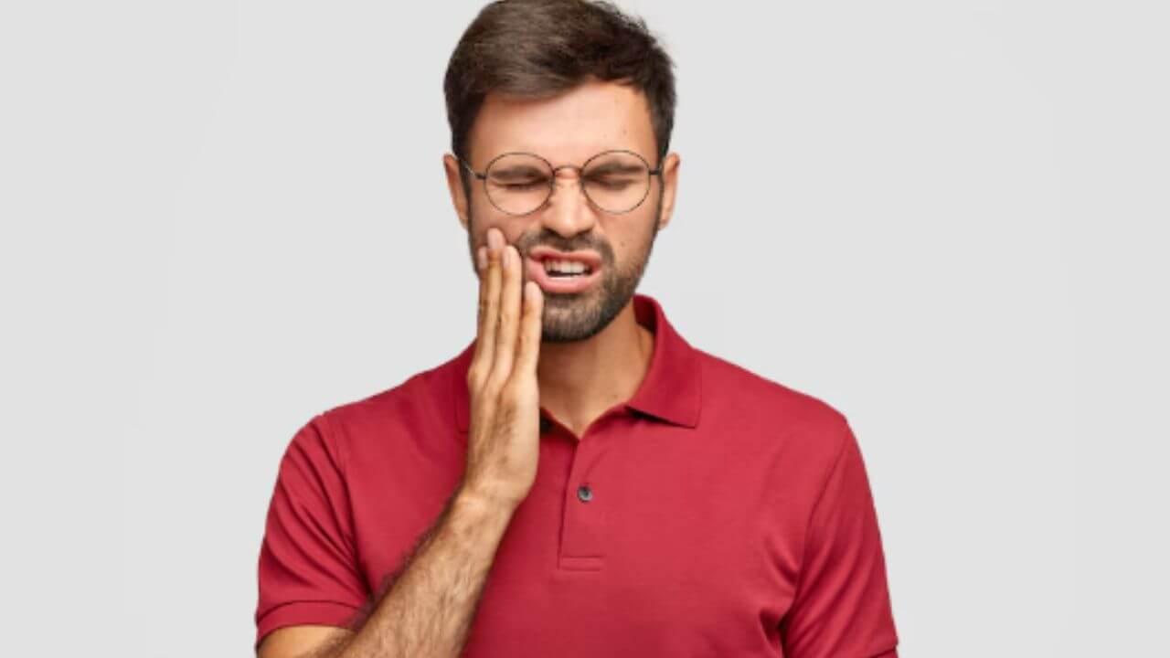 दातदुखी होऊन ठणका मारतोय? ‘हे’ घरगुती उपाय कमी करतील वेदना