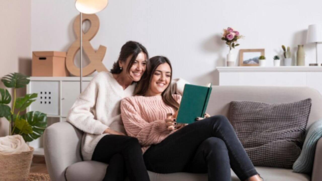 कॉलेजमध्ये जाण्यापूर्वी पालकांनी आपल्या मुलीला सांगाव्यात ‘या’ ३ गोष्टी, कधीच येणार नाही अडचण