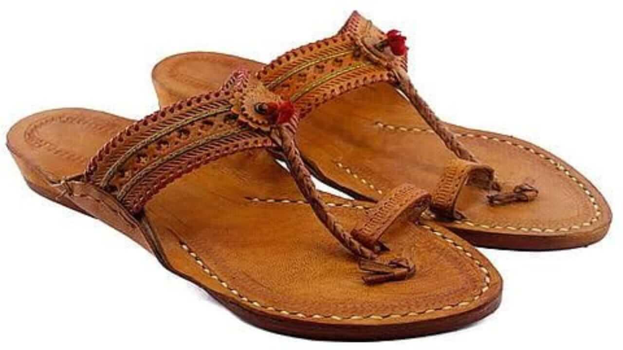 खिशाला परवडेबल अन् आरोग्यासाठीही फायदेशीर आहे कोल्हापुरी चप्पल