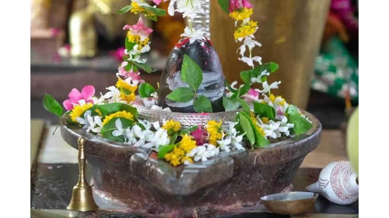 श्रावणात पहिल्याच दिवशी भगवान शिवाची पूजा कशी करावी? जाणून घ्या सोपी पद्धत