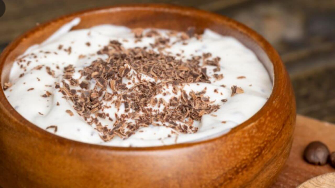 दह्यात मिसळून खा फक्त ३ पदार्थ, वेगाने वाढेल व्हिटॅमिन बी१२