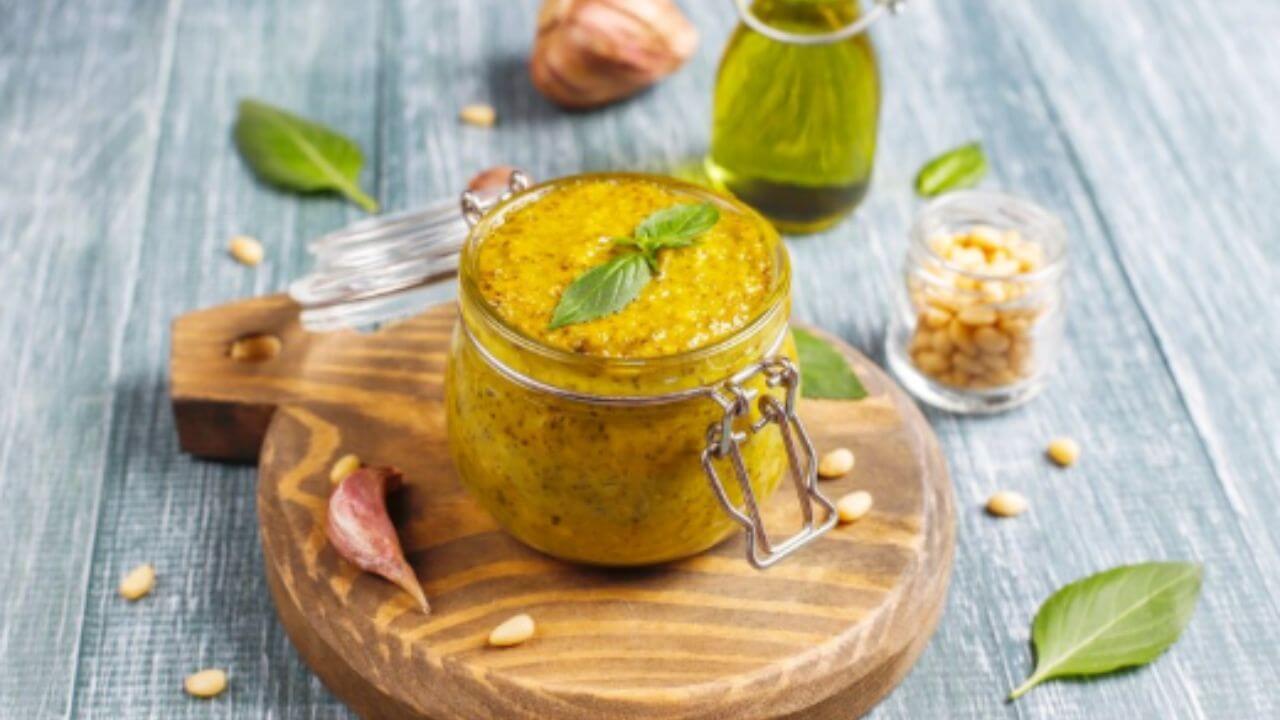 जेवणाची चव वाढवेल आंबट-गोड आवळ्याची चटणी, पाहा  सोपी रेसिपी