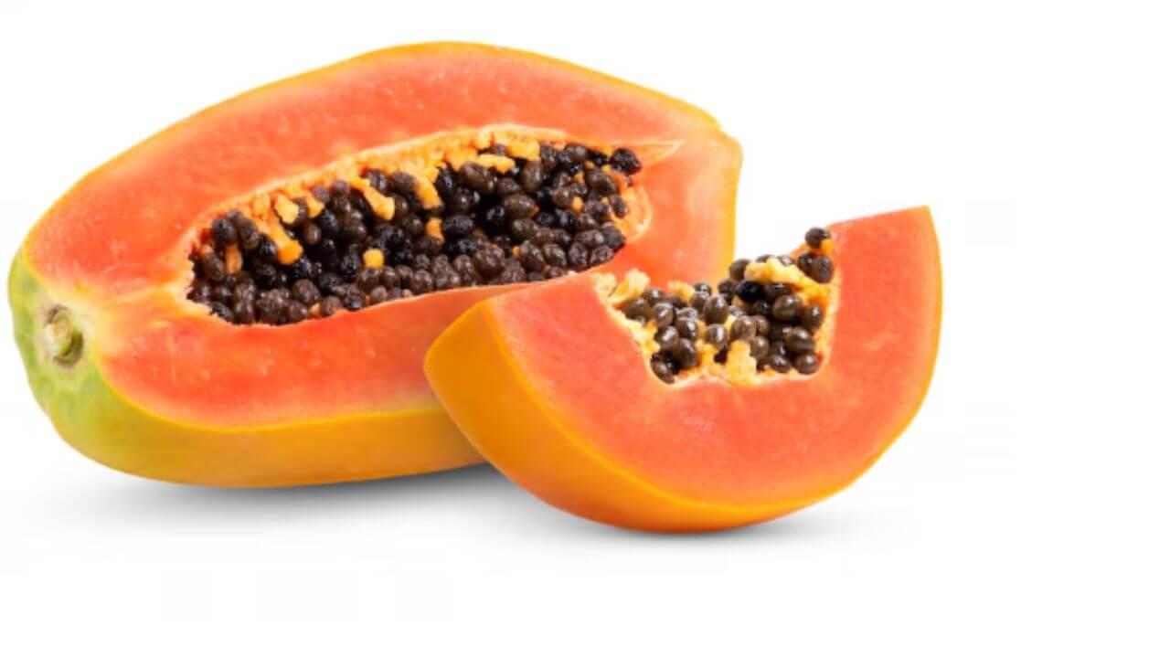 पपईच्या बिया खाल्ल्याने दूर होतात ५ आजार, कसे करावे सेवन?