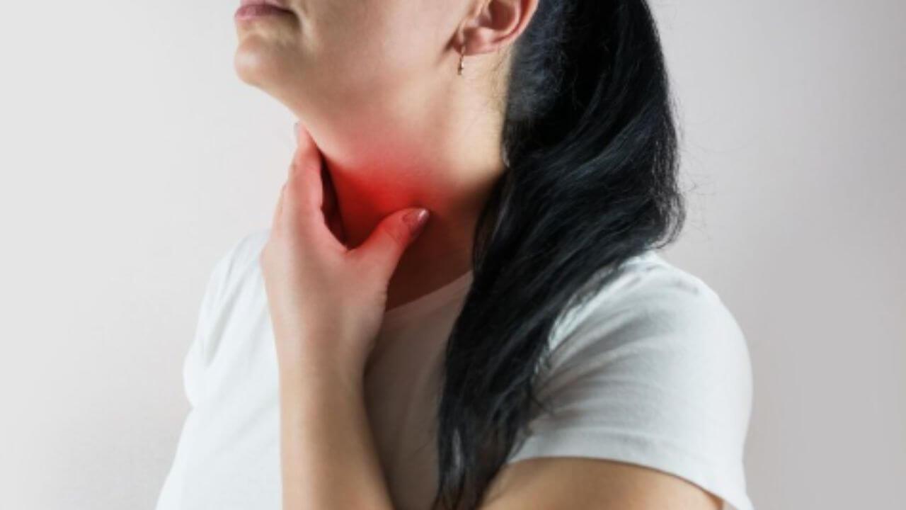 थायरॉईड कमी करण्यासाठी प्या तुळशीचे पाणी, मिळतील विविध फायदे