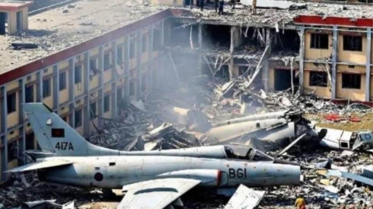वर्ग सुरू असताना एयरफोर्सचं चिनी बनावटीचं विमान शाळेवर कोसळलं; 16 विद्यार्थी आणि 2 शिक्षकांचा मृत्यू
