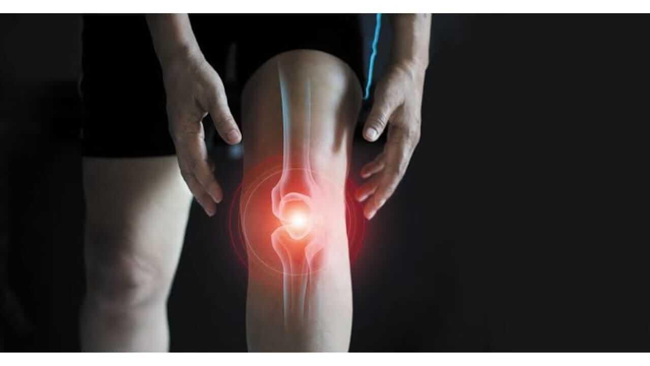 तुम्ही गुडघेदुखीने त्रस्त आहात का? ‘हे’ घरगुती उपाय करून पाहा