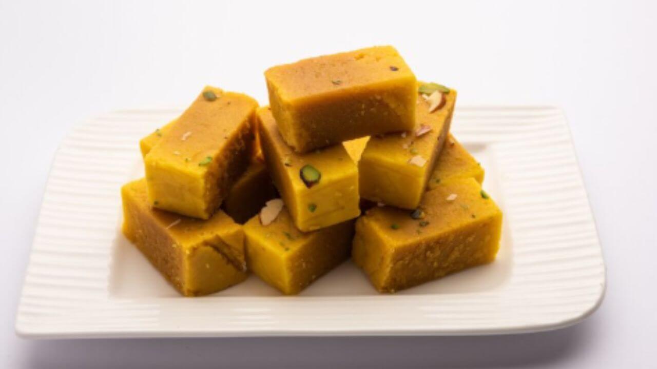 रेफ्रिजरेटरशिवाय बराच काळ टिकतो म्हैसूरपाक, घरी बनवण्याची रेसिपी जाणून घ्या