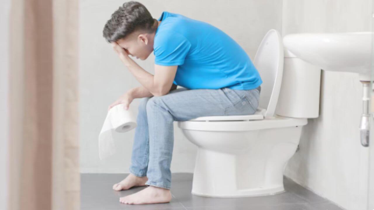 दररोज सकाळी शौचाला साफ होत नाही? ‘हे’ घरगुती उपाय बद्धकोष्ठतेपासून देतील आराम