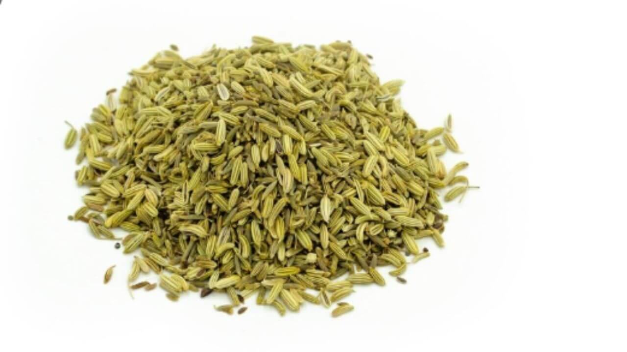 सकाळी उपाशी पोटी पाण्यात उकळून प्या बडीशेप, वजन कमी होण्यासोबत मिळतील विविध फायदे