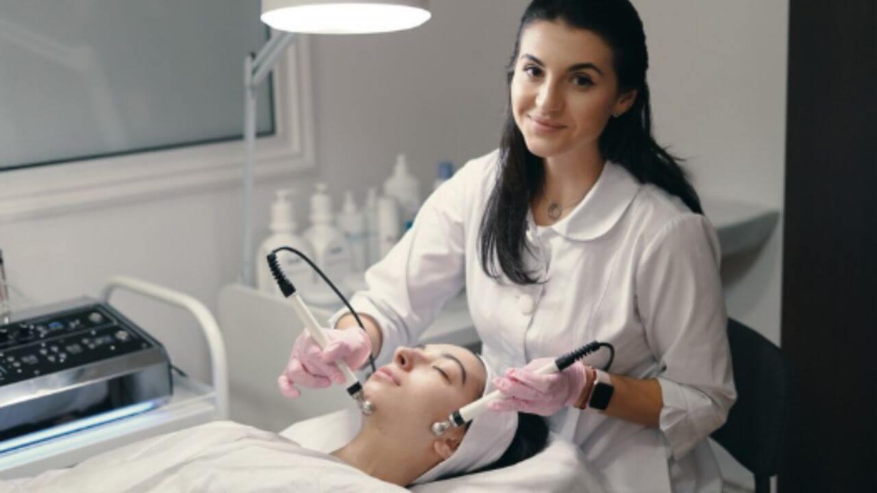 भारतात वाढली प्लास्टिक सर्जरीची क्रेझ, पुरुषांनी सर्वाधिक केली पापण्यांची सर्जरी