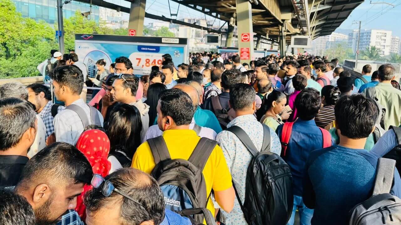 मुंबईत मेट्रो आणि मोनोचा खोळंबा; प्रवाशांना मोठा मनस्ताप!