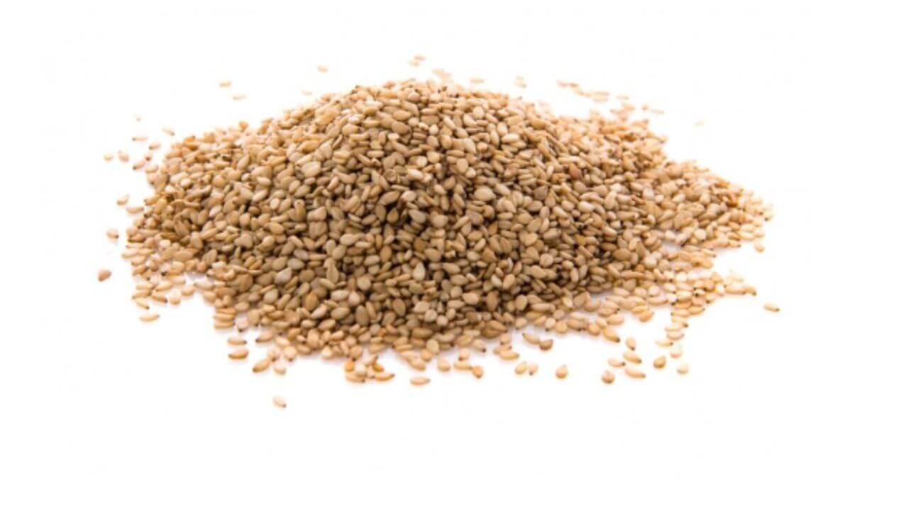 सकाळी रिकाम्या पोटी खा भाजलेले तीळ, हाडे होतील मजबूत मिळतील अनेक फायदे