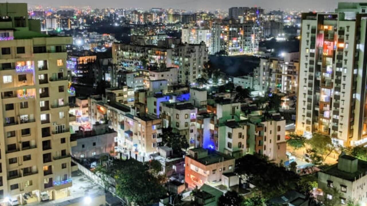 मागणी घटल्याने मुंबई-पुण्यात घरांच्या किंमती कमी होण्याची शक्यता; घर खरेदीची सुवर्णसंधी!