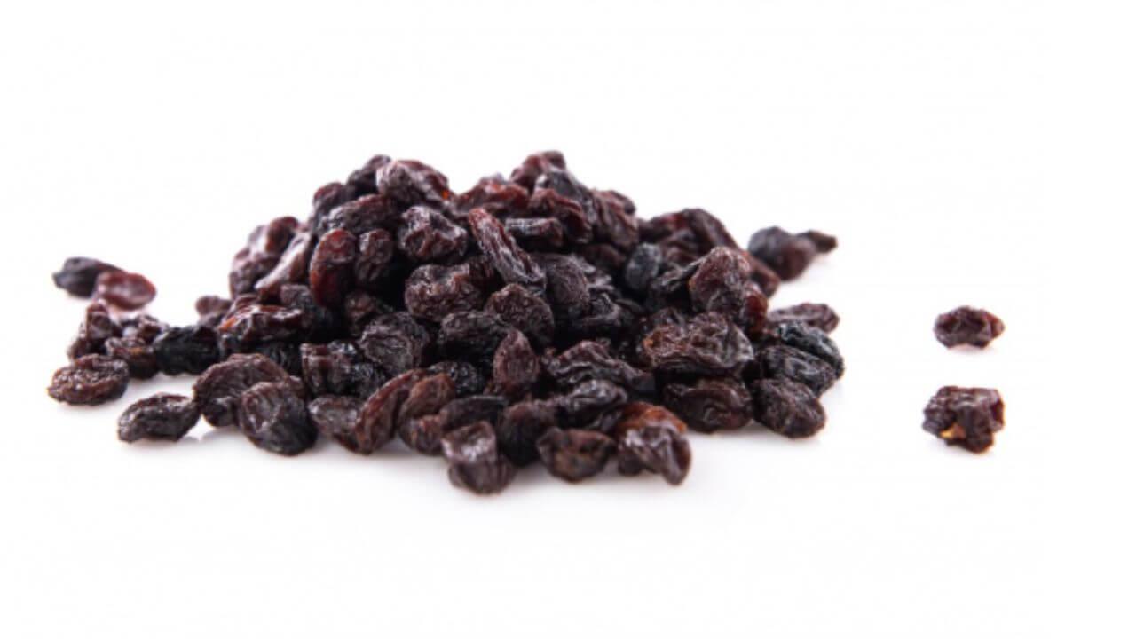 बद्धकोष्ठतेची समस्या दूर करते मनुक्याचे पाणी, रिकाम्या पोटी पिल्याने मिळतात अनेक फायदे