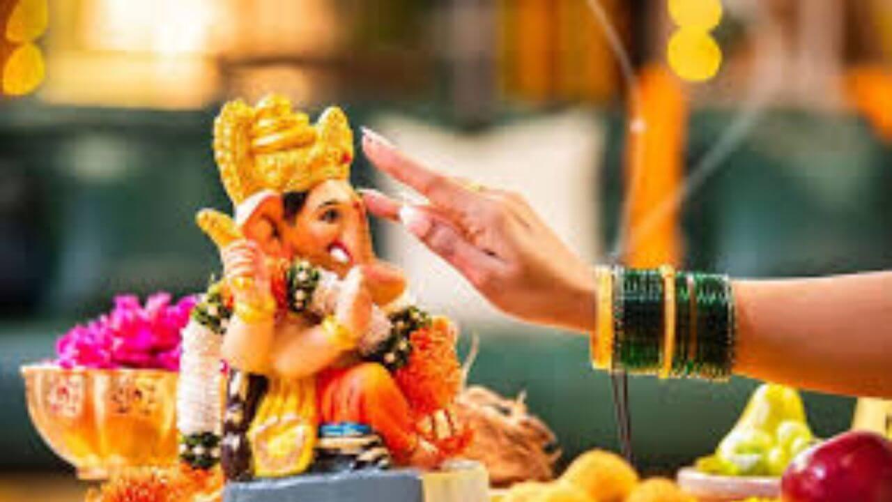 आज गणेश चतुर्थी, लाडक्या बाप्पाच्या प्रतिष्ठापनेचा शुभ-मुहूर्त आणि पूजेचा योग्य विधी जाणून घ्या!