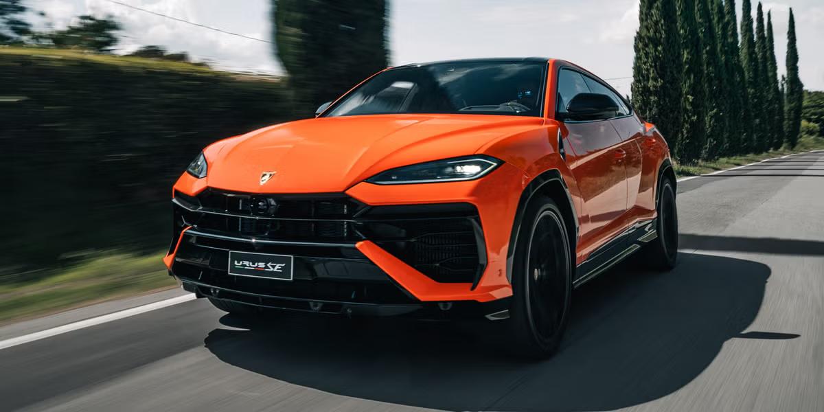 रोहित शर्मानं खरेदी केली Lamborghini Urus, फीचर्स आणि किंमत जाणून घ्या