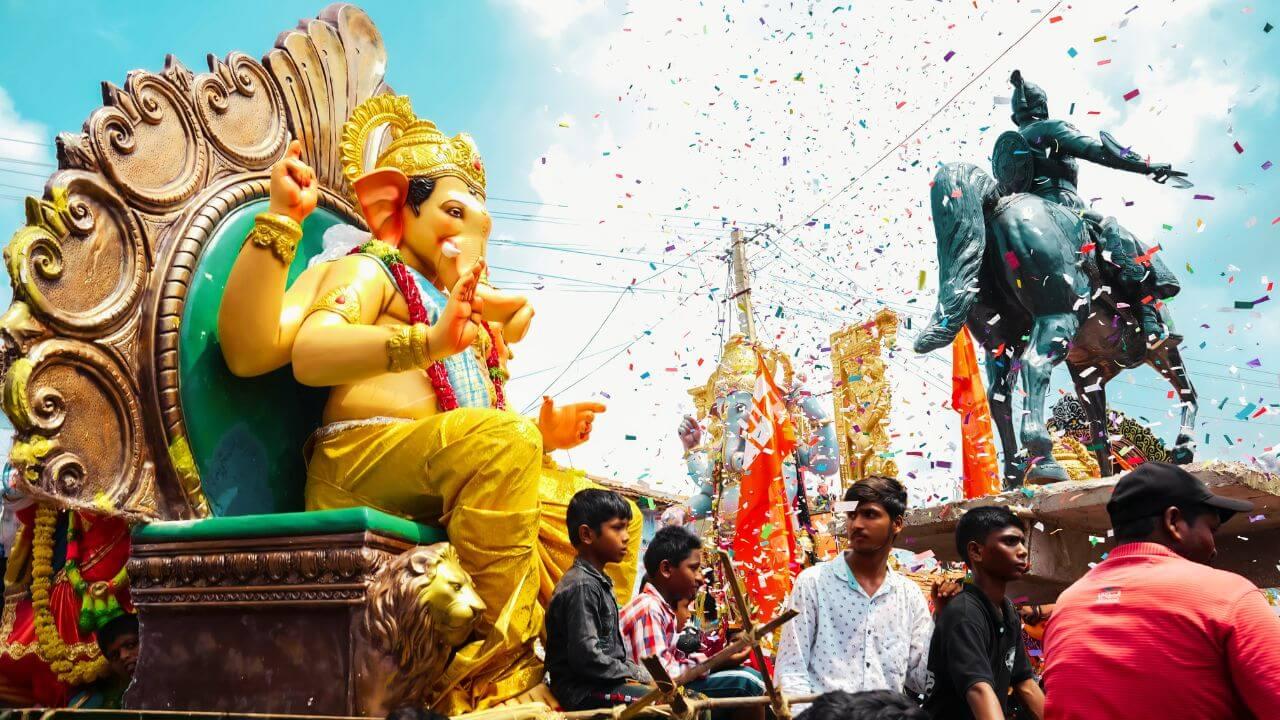 Ganesh Chaturthi 2025: गणेशाच्या प्रत्येक मुद्रेमागे खास रहस्य, निद्रावस्थेपासून नृत्य करणाऱ्या बाप्पाच्या प्रतिमेचा खास संकेत
