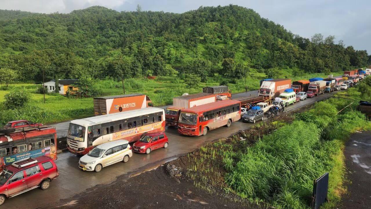 मुंबई-गोवा महामार्गावर वाहतूक कोंडीचे विघ्न; कोकणात जाणाऱ्या नागरिकांना मोठा मनस्ताप
