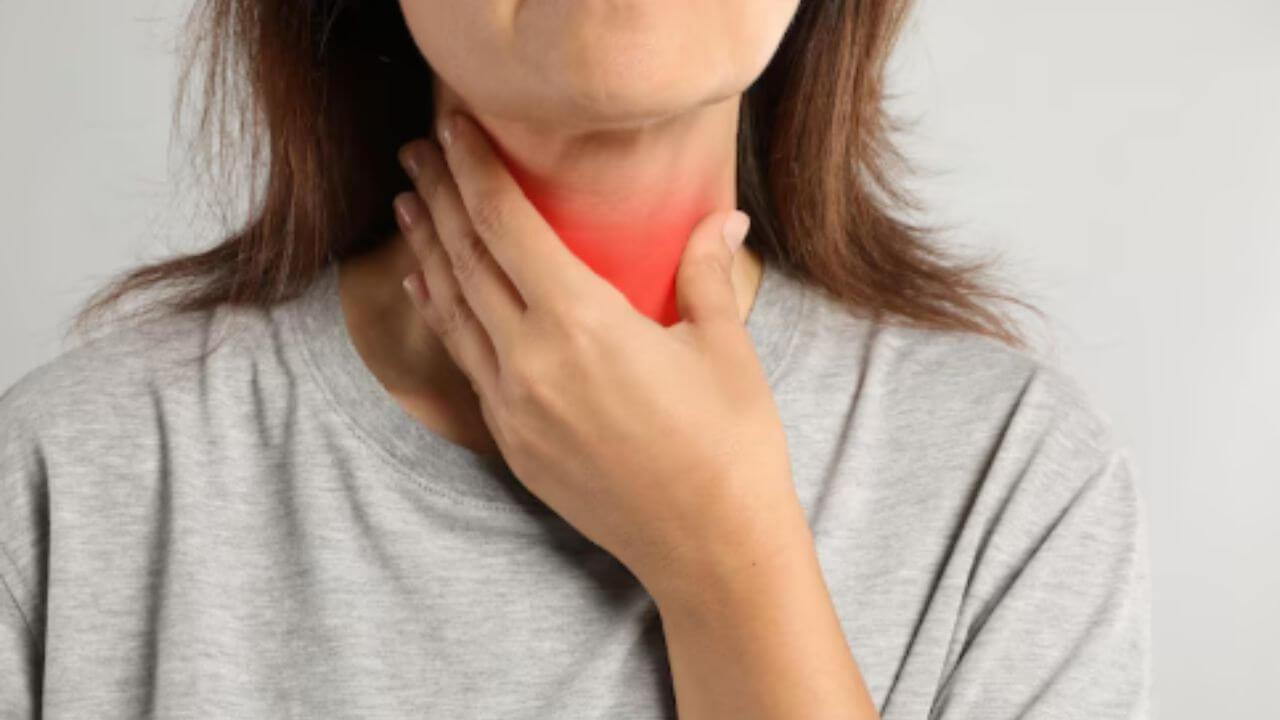 थायरॉईड नियंत्रित करण्यासाठी प्या ‘हे’ आयुर्वेदिक पेय, समस्येपासून मिळेल आराम