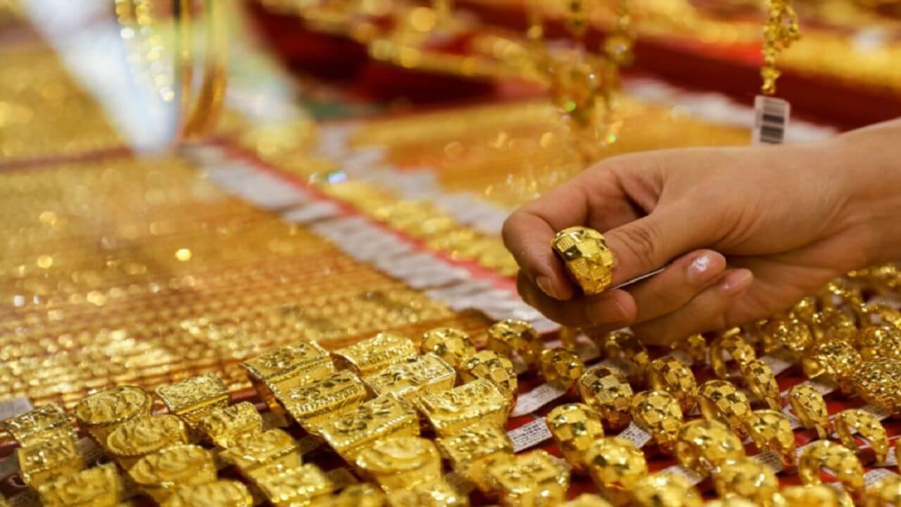 Gold Silver Price: सोन्याच्या दरात 1,200 रूपयांनी वाढ; चांदीचे दर स्थिर, सराफा बाजारातील दर जाणून घ्या!