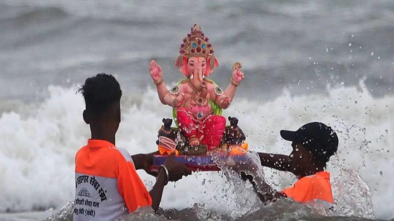 मुंबईत समुद्राच्या किनारी गणपती विसर्जन करताना सावधान; महापालिकेच्या मार्गदर्शक सूचना जारी